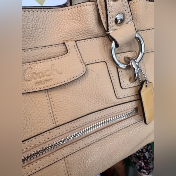 Coach Penelope 2010 Pebbled Leather Cream Shoulder Bag with ruffled edges. - Picture 10 of 10